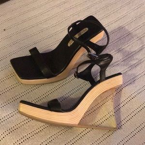 Pierre Dumas Blk wood & acrylic wedges